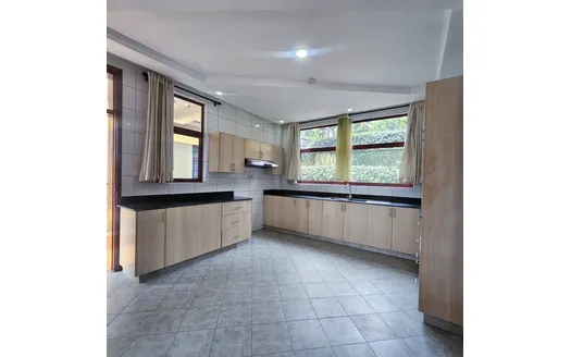 Five bedrooms for Rentals in Kianjogu