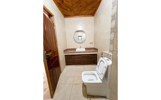 Five bedrooms for Rent in shooters