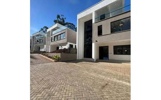 Five bedrooms for Sale in Nairobi