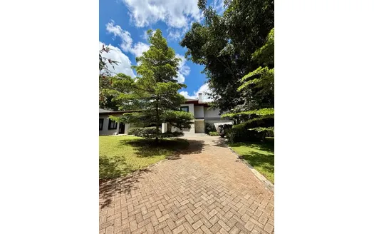 Five bedrooms for Sale in Nairobi
