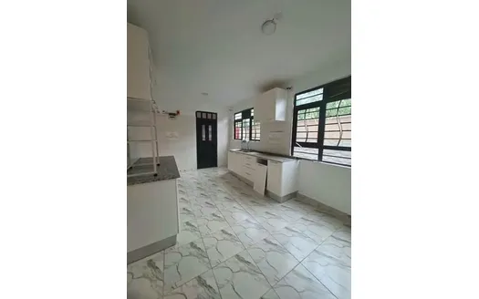 Four bedrooms for Rentals in Gitaru