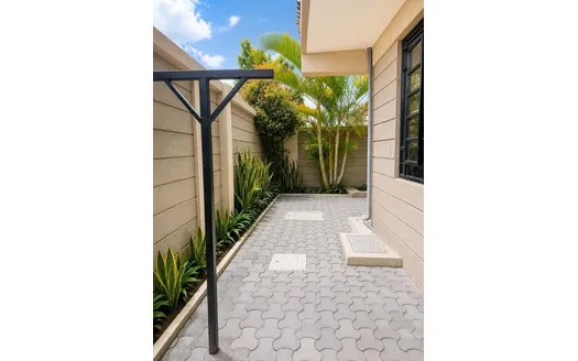 Three bedrooms for Rent in shooters