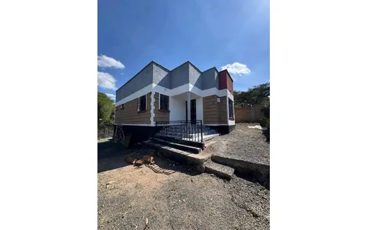 Three bedrooms for Rent in 