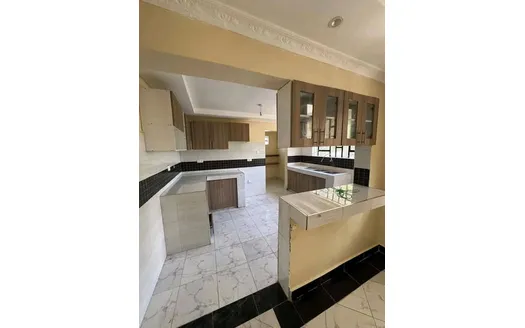 Three bedrooms for Rent in 