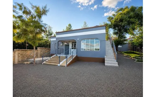 Three bedrooms for Rent in 