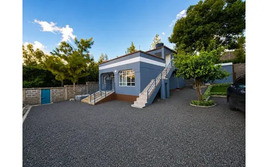 Three bedrooms for Rent in 