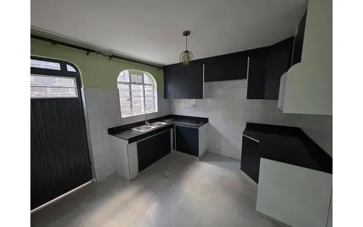 Three bedrooms for Rent in 