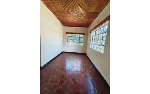 Three bedrooms for Rent in 